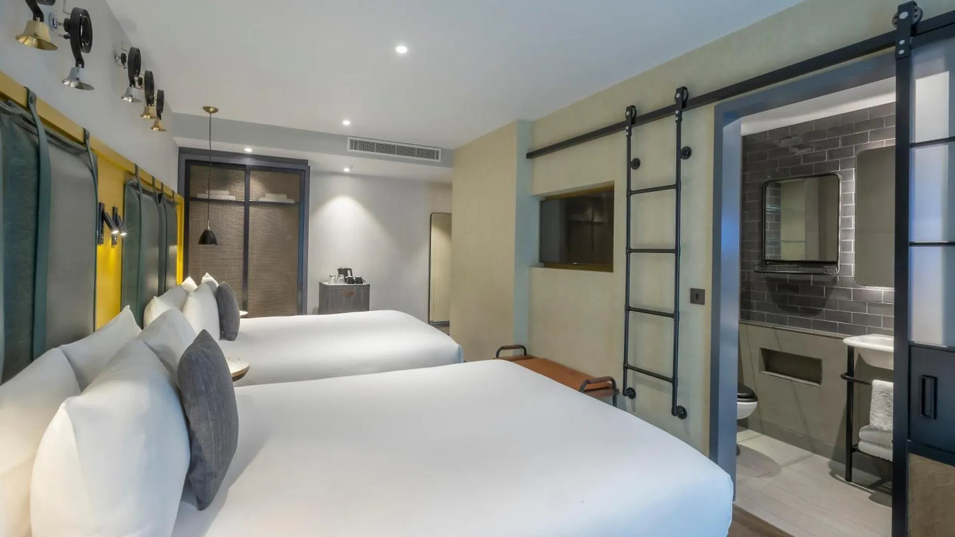 Clayton Hotel City Of London location